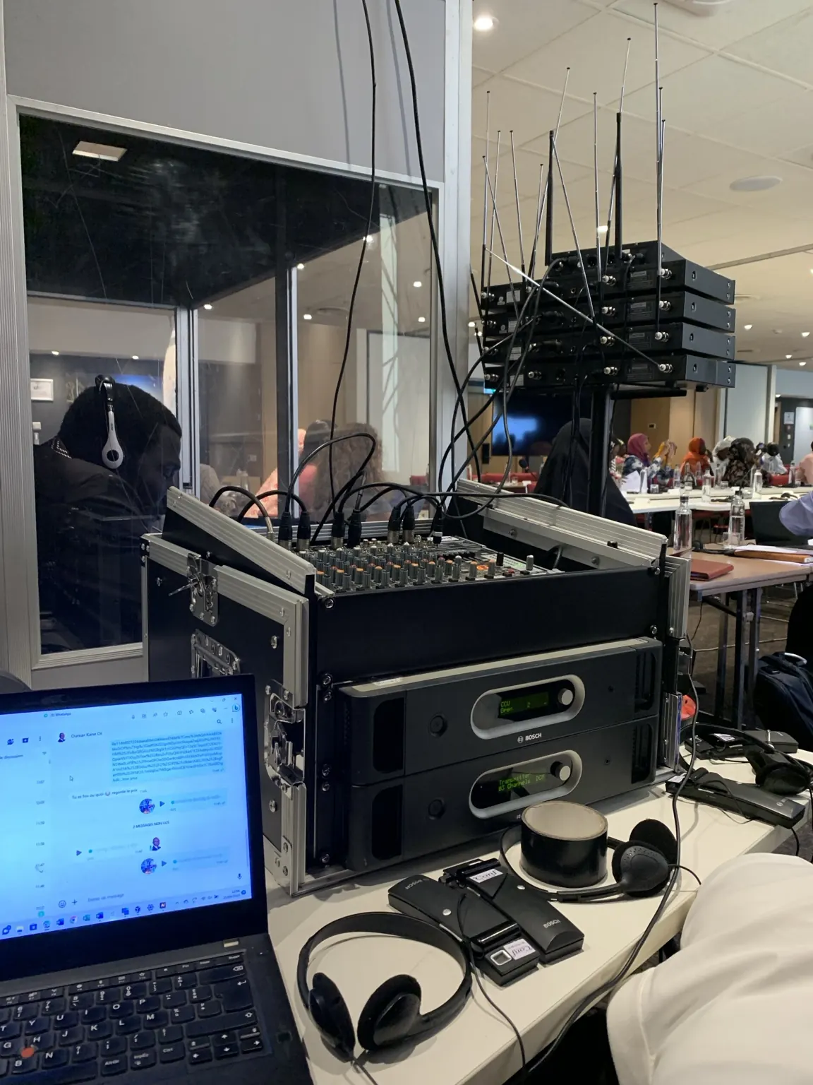 Équipe technique en intervention — réalisation eConf Dakar